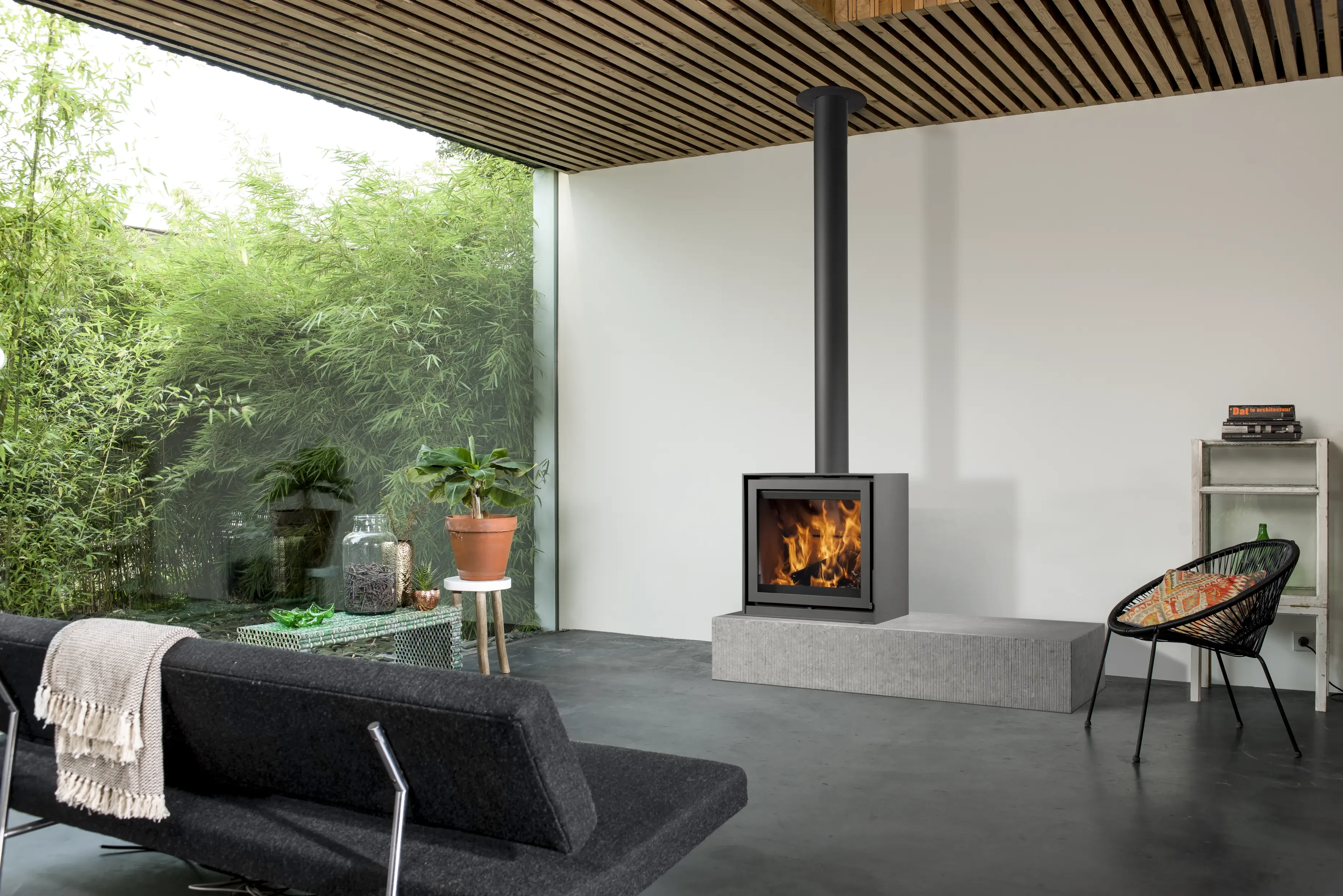 BOX 20 67 op stenen plateau