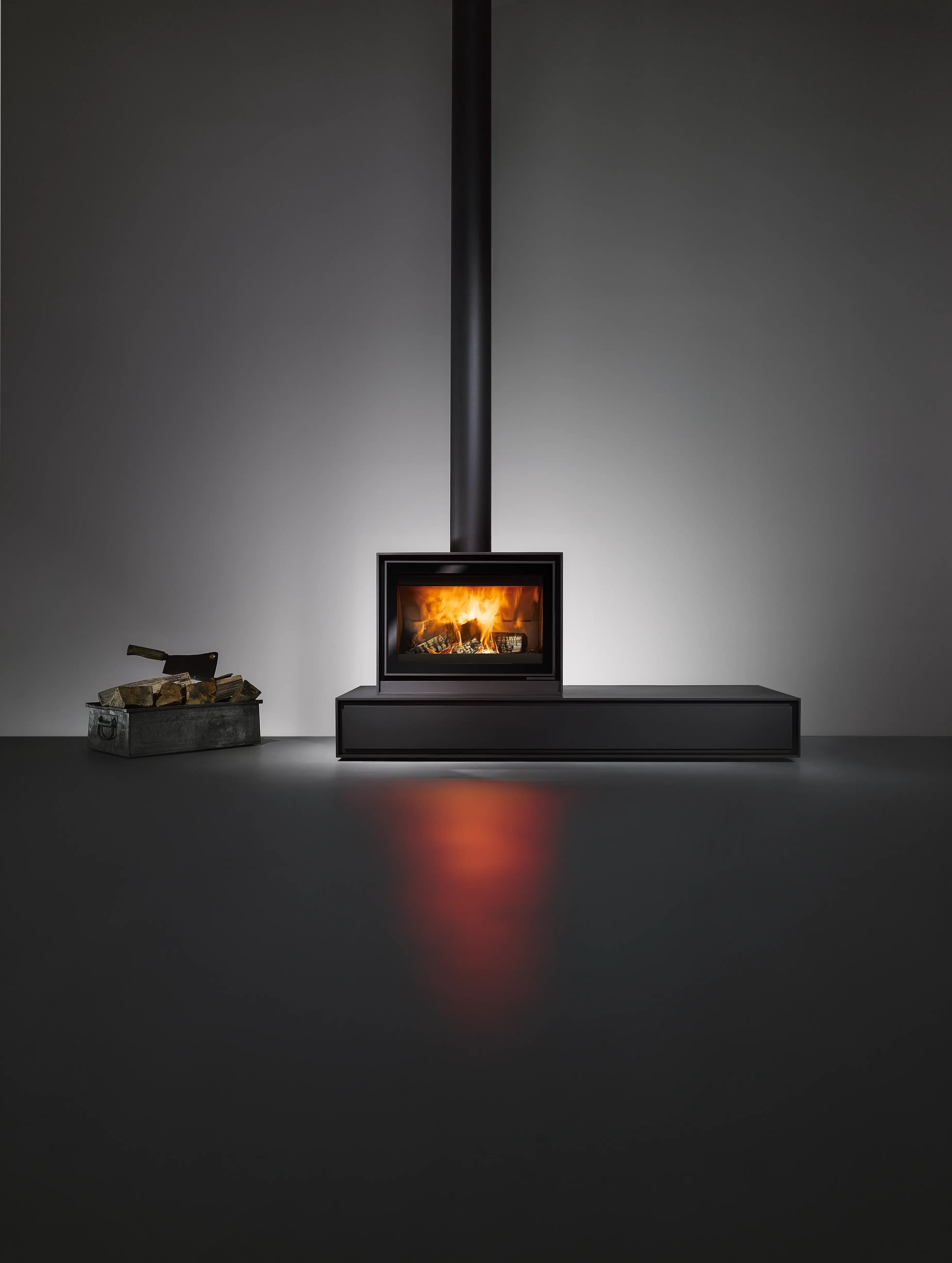 BOX 20 65 c. op stalen plateau met glazen deur