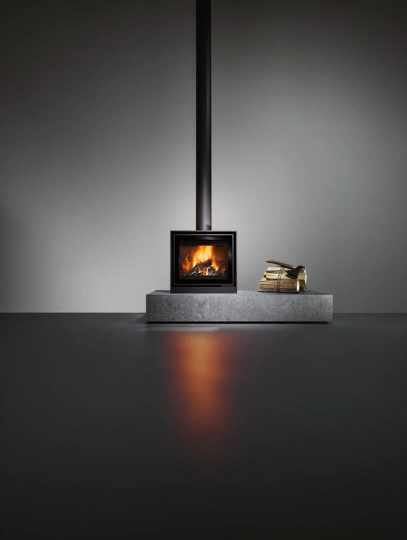 BOX 20 52 c. op stenen plateau met glazen deur