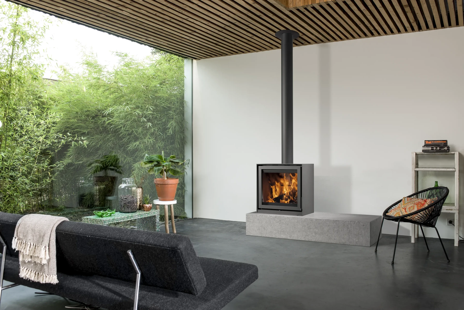 BOX 20 67 op stenen plateau